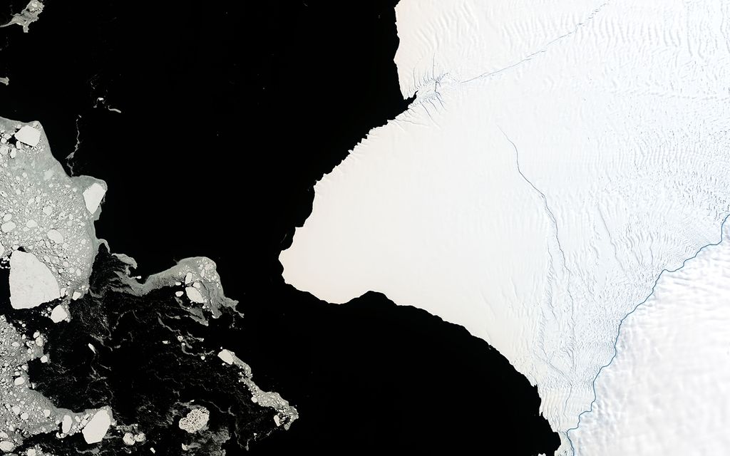 An Iceberg Twice the Size of NYC Could Soon Break Off Antarctica Live