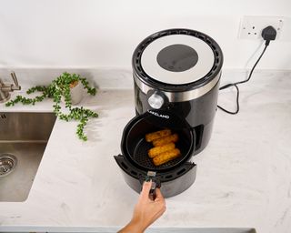 Cooking fish fingers in a Lakeland Digital Crisp Air Fryer