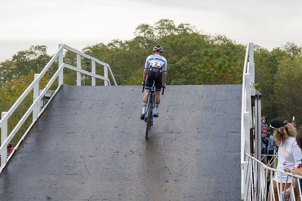 Two laps to go for Eli Iserbyt at the Waterloo UCI Cyclo-cross World Cup men's elite race 2021