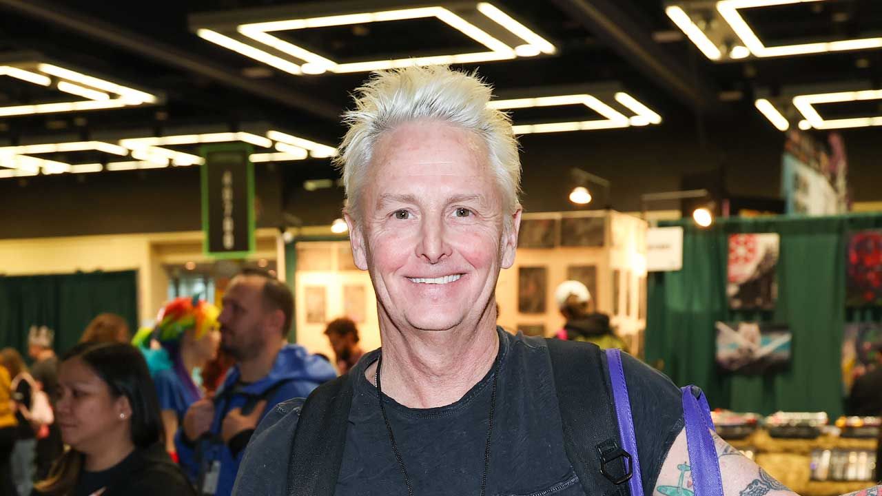 "I was thinking about all the singers that came from the Seattle scene and how many of them had since died." Pearl Jam's Mike McCready announces rock opera about the history of grunge in Seattle