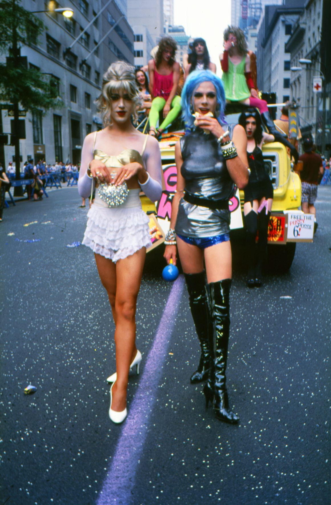 Nan Goldin image of drag queens in street