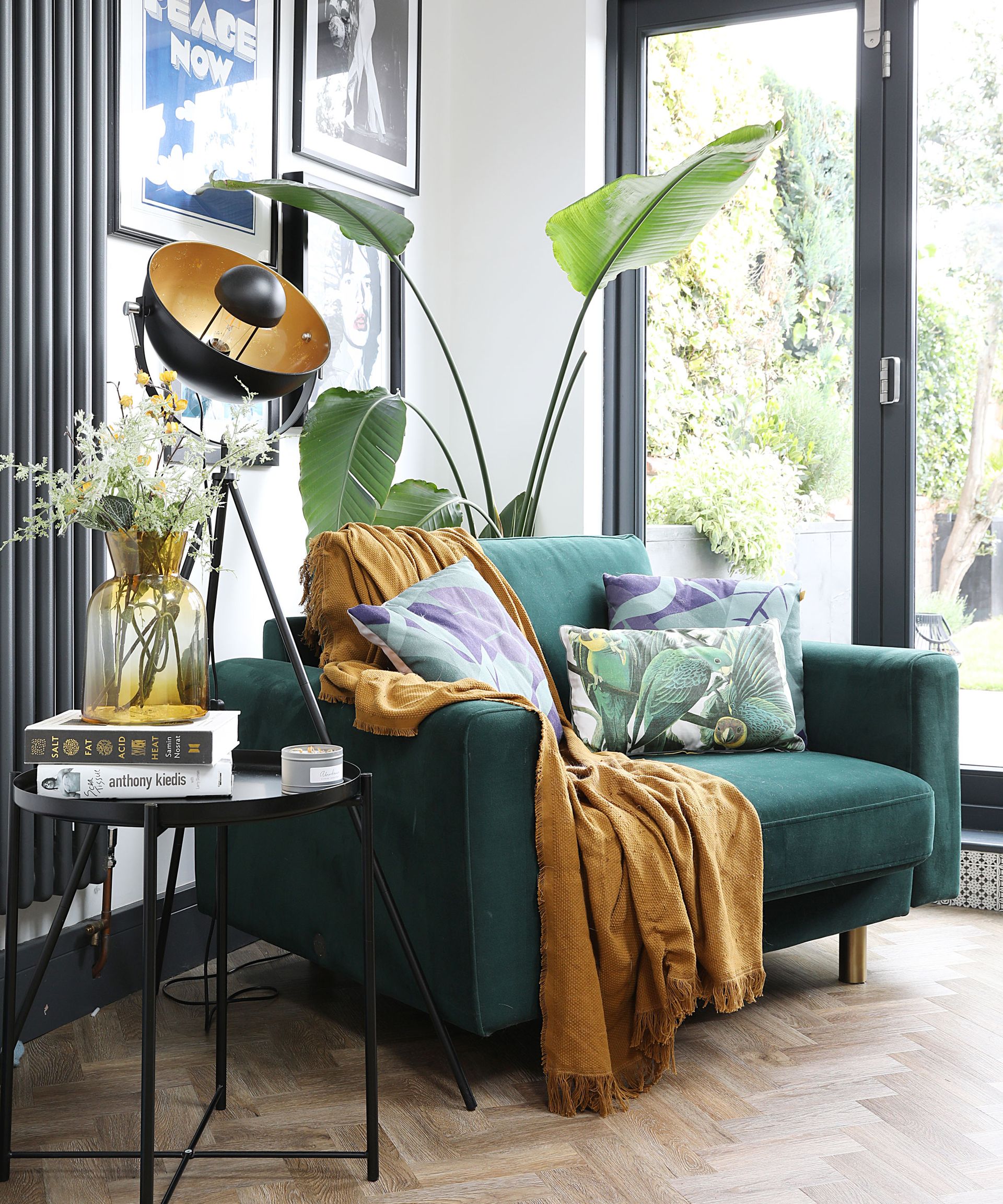 Rumah bersejarah Leila dan Joe dipenuhi cahaya dan warna