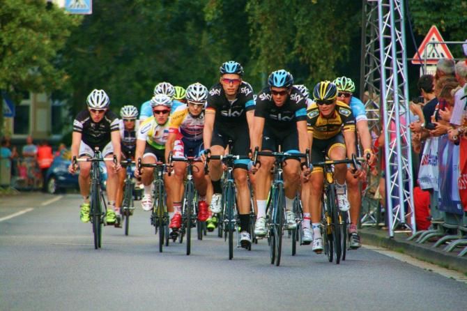 Sky's Christian Knees and Mat Hayman at the front