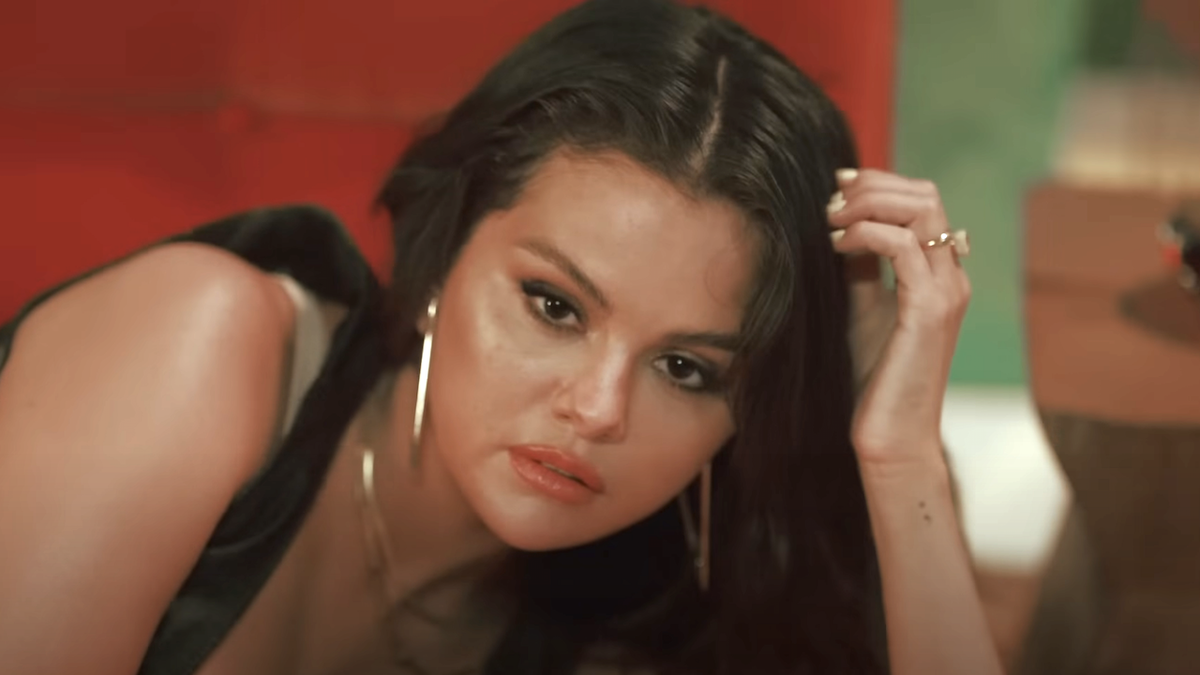 Selena Gomez Calm down. Rema, selena Gomez - Calm down (Official Music Video). Rema & selena Gomez vs Chris Lake - Calm down (r-you Edit).