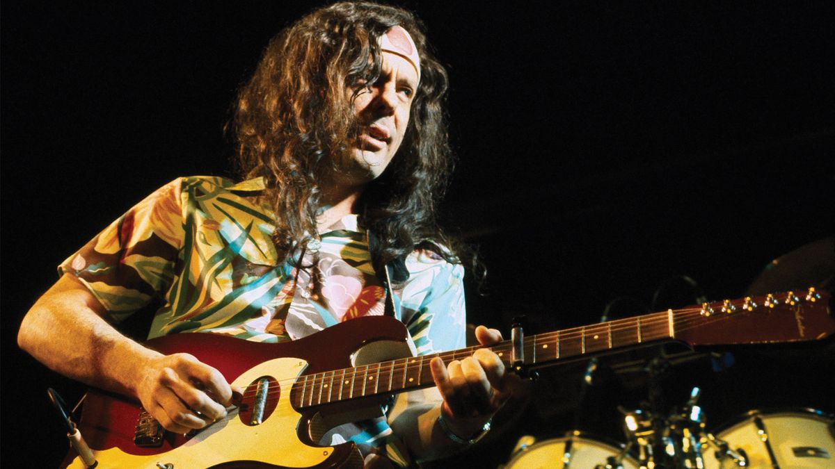 “He said, ‘Count heartbeats and squeeze the trigger. It’s a kung fu trick.’ ” David Lindley was the secret weapon behind L.A.'s rock legends. Jackson Browne, Ry Cooder and Bonnie Raitt reveal the genius behind their favorite slide guitarist