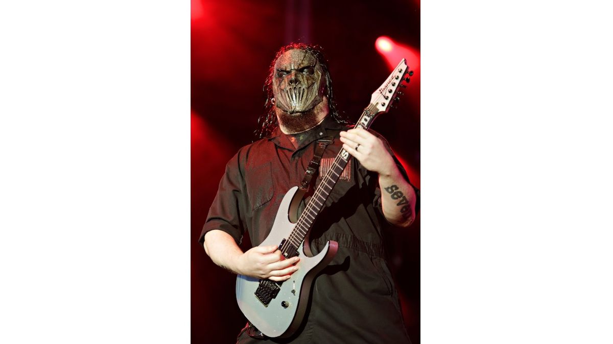 The Definitive History Of Every Slipknot Mask The Gray Chapter 2014