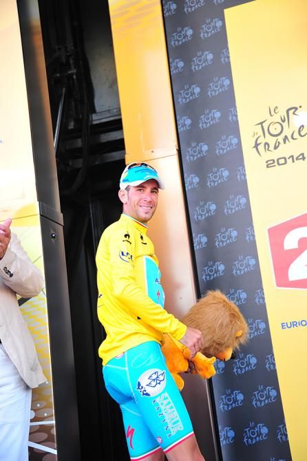 Vincenzo Nibali (Astana) takes his lion and heads off