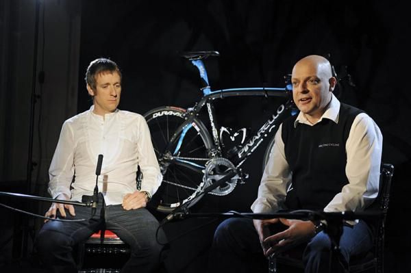 Bradley Wiggins and Team Sky's David Brailsford announce the 29-year-old Briton's move to Sky for 2010.