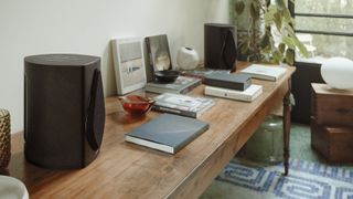 Sonus Faber Duetto spakers on a desk