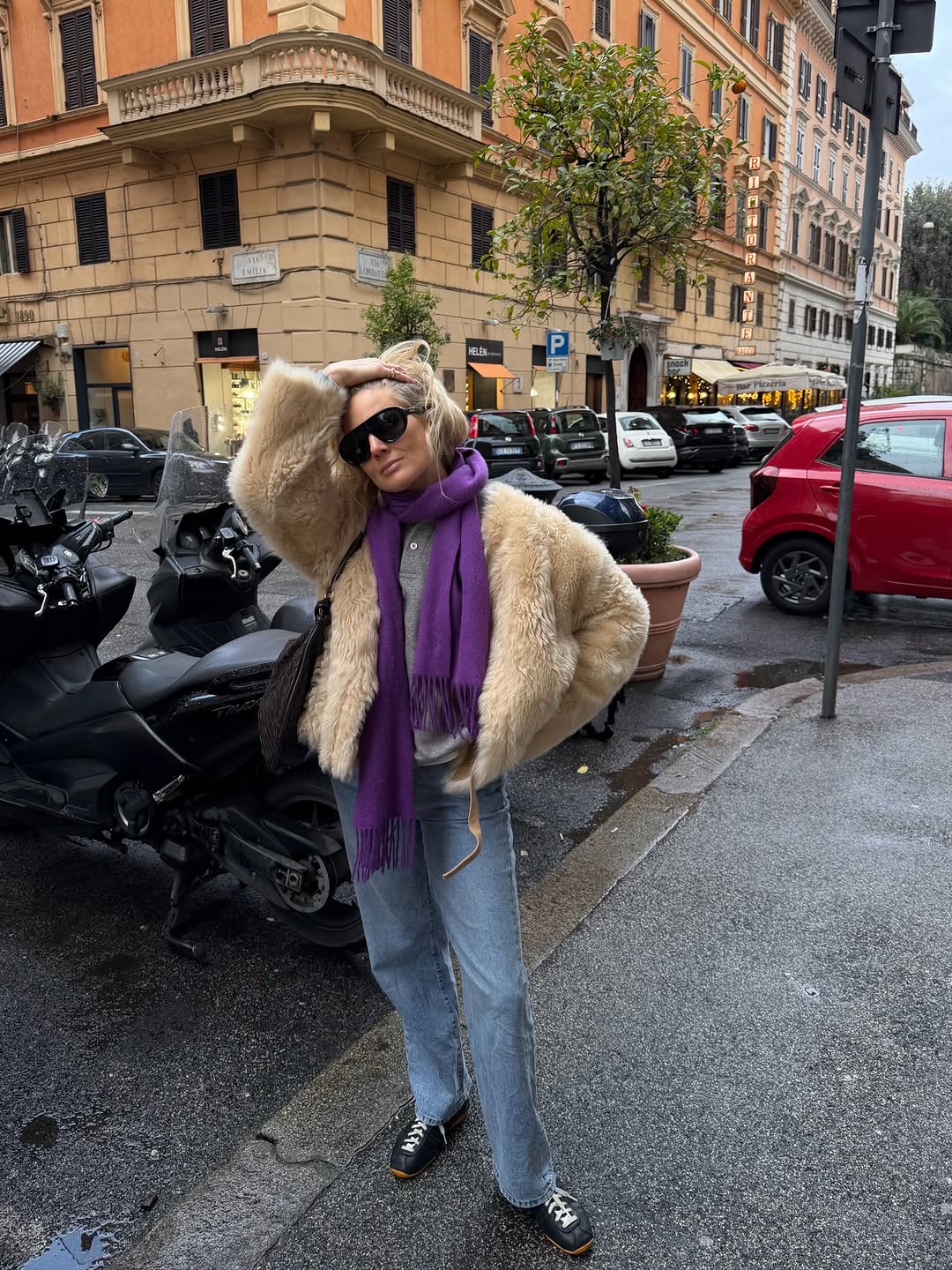 woman wearing oversize sunglasses outfit 2026