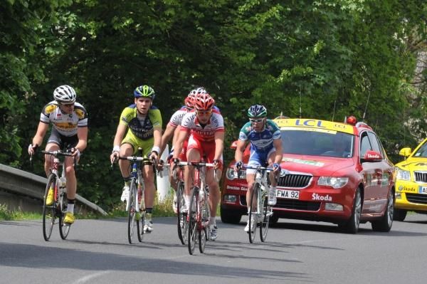 The six-man break was still together for the earlier moutnain primes
