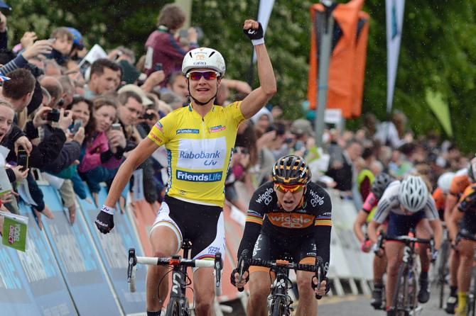 Marianne Vos (Rabo-Liv) wins stage 4 of the women's tour over Giorgia Bronzini (Wiggle-Honda)