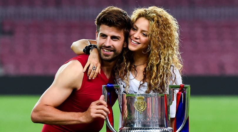 Gerard Pique e Shakira con la Coppa del Re al Camp Nou nel 2015.