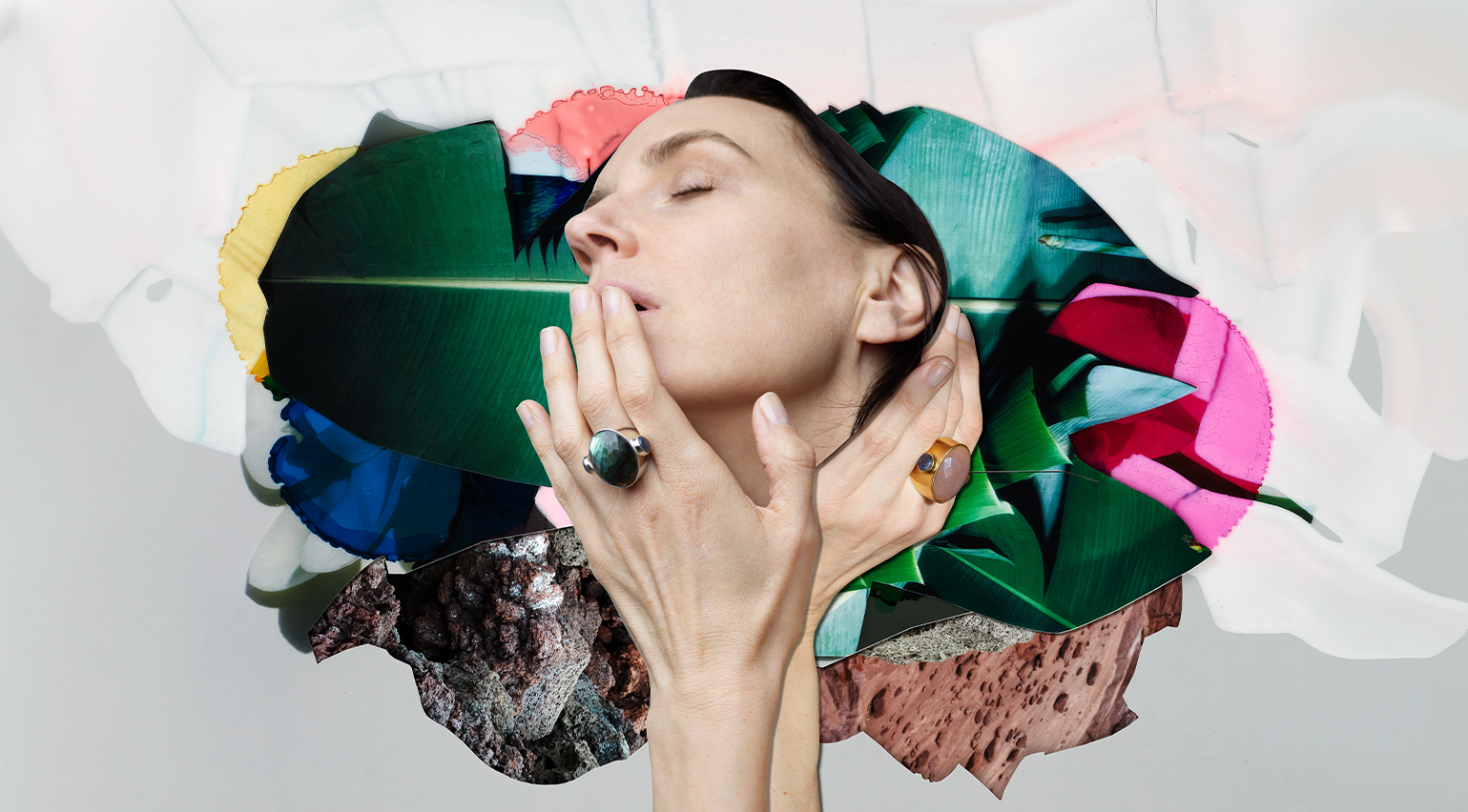 <div>Wouters & Hendrix make Hannelore Knuts’ dreams come true with scented jewellery</div>