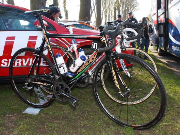 Filippo Pozzato (Katusha) is continuing his stylistic tendencies with this blacked-out Ridley Damocles Pi with custom geometry.