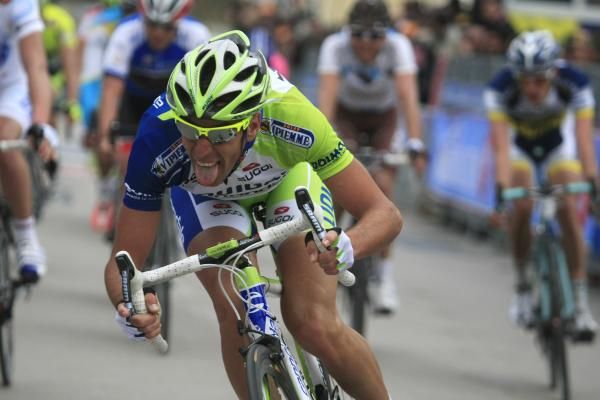 Vincenzo Nibali (Liquigas-Cannondale) digs deep for the bonus seconds