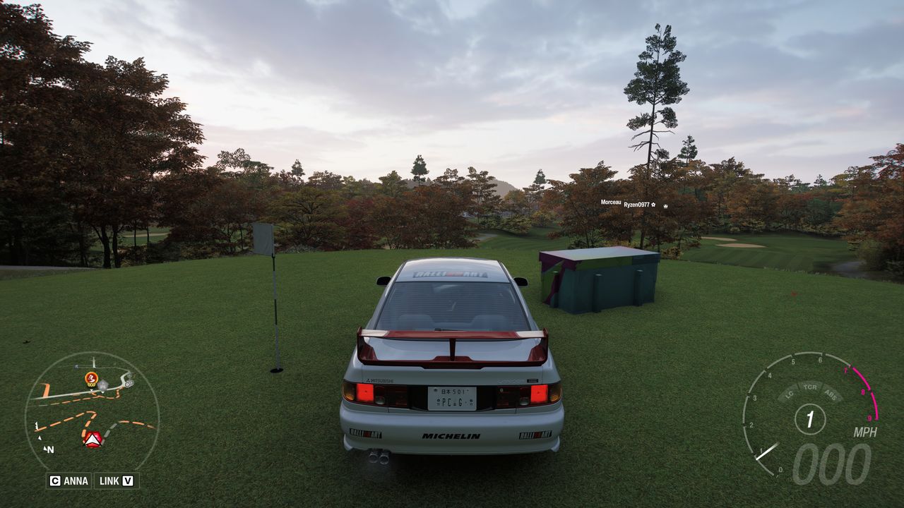Forza Horizon 6 Minamino Treasure Hunt: The player parked next to the treasure chest on a golf course in Autumn.