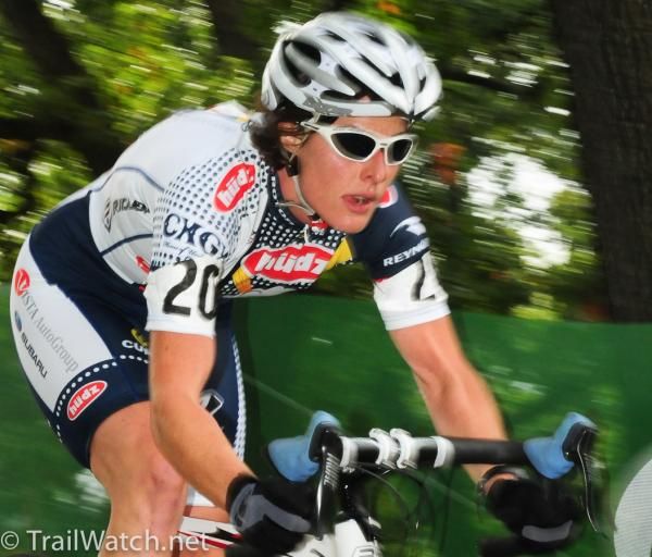 Mountain biker Kathy Sherwin (Hudz-Subaru) has no problem with the technical stuff