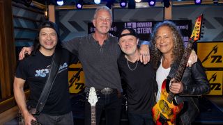 Metallica posing together