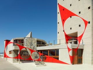 Optical illusion art applied to the concrete rooftop of Le Corbusier's Cité Radieuse