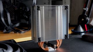 Arctic Freezer 36 air cooler on a desk.