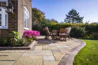 a garden paving idea with a curved edge