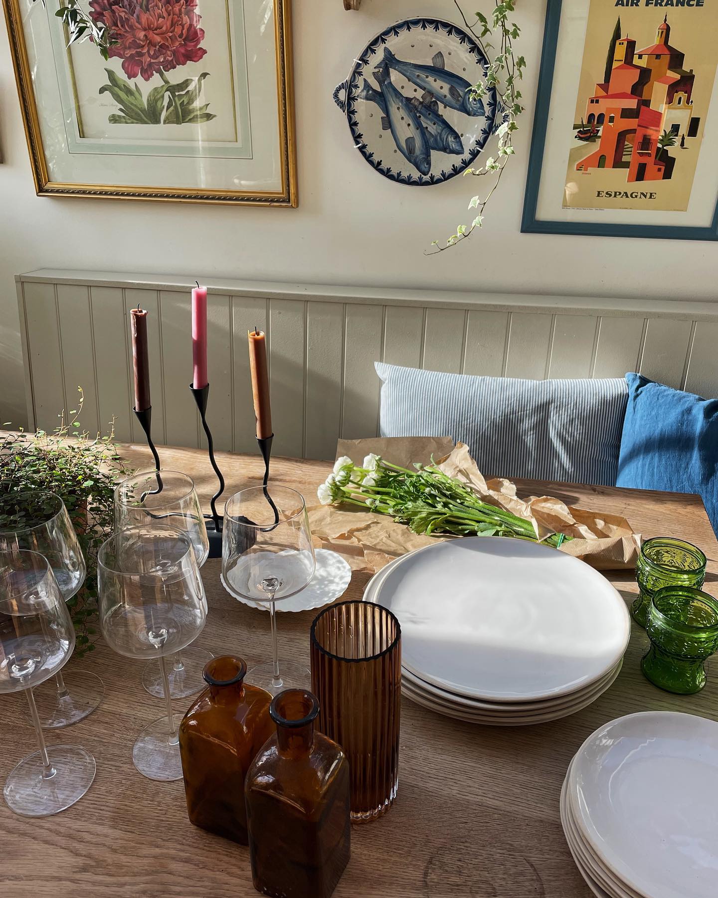 A spring dinner table set up by Harriet Stewart