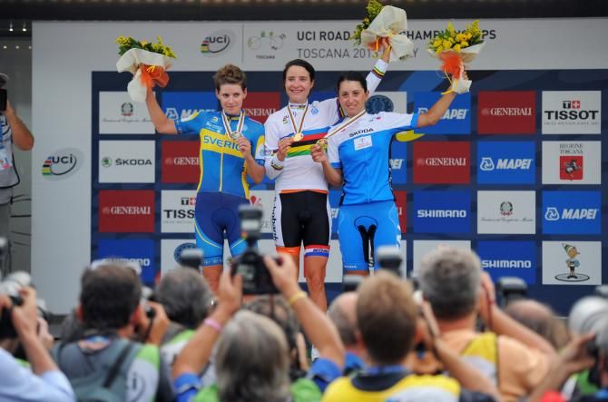 The women's 2013 World podium: Emma Johansson (Sweden), Marianne Vos (Netherlands) and Rossella Ratto (Italy)