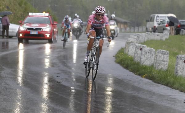 Rujano tries to match Contador