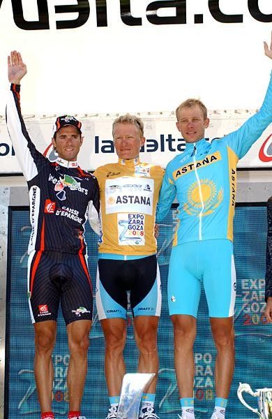 The final podium (L to R): Alejandro Valverde (2nd), Alexandre Vinokourov (1st) and Andrey Kashechkin (3rd)