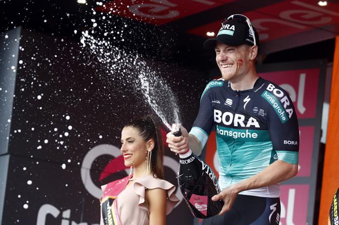 Sam Bennett (Bora-Hansgrohe) wins stage 7 at the Giro d'Italia