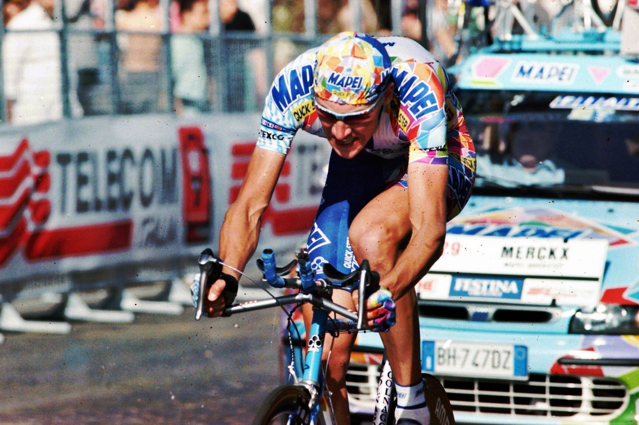 Axel Merckx riding for Mapei-QuickStep in Rome in 2000