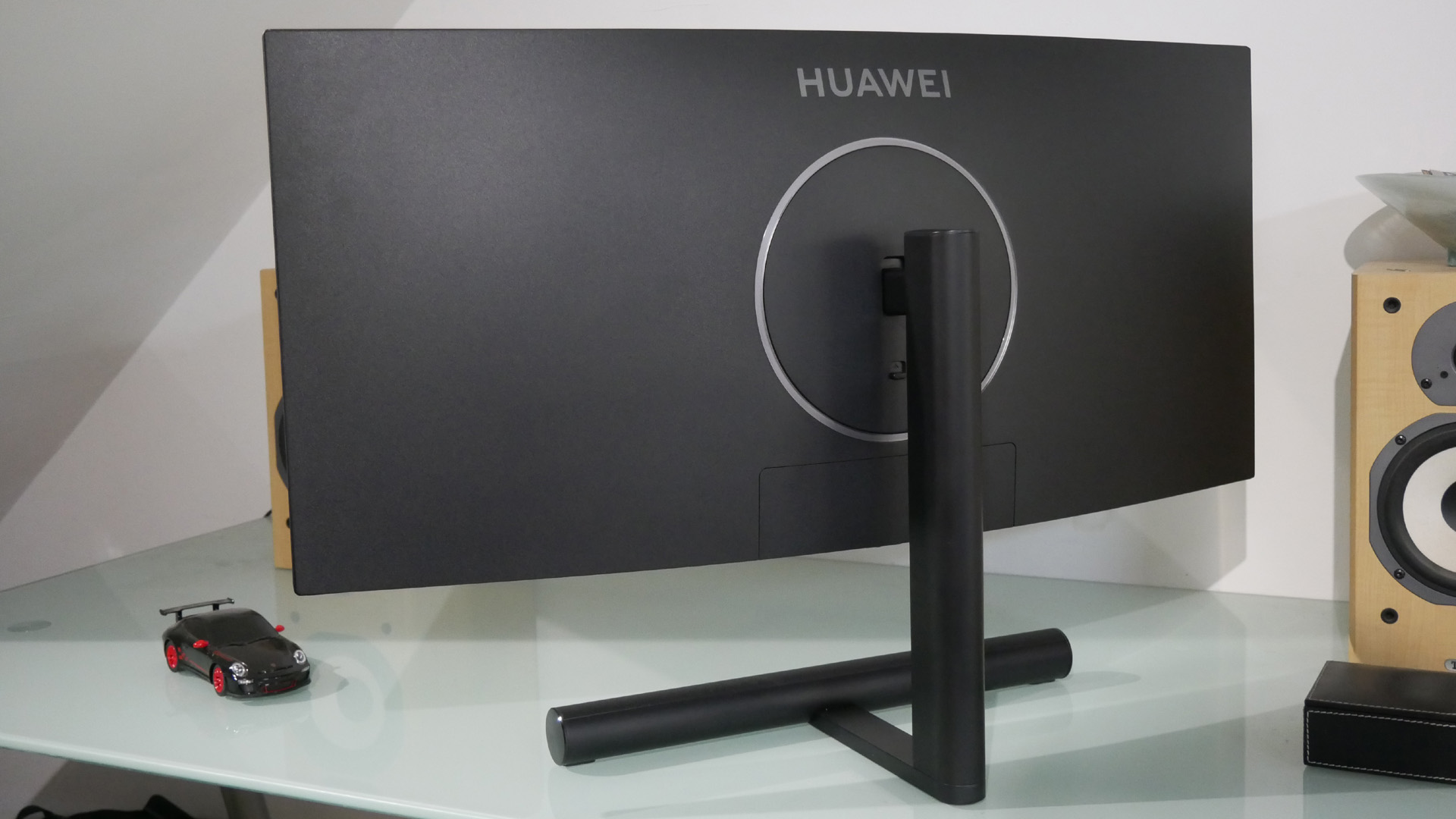 Huawei mateView GT gaming monitor