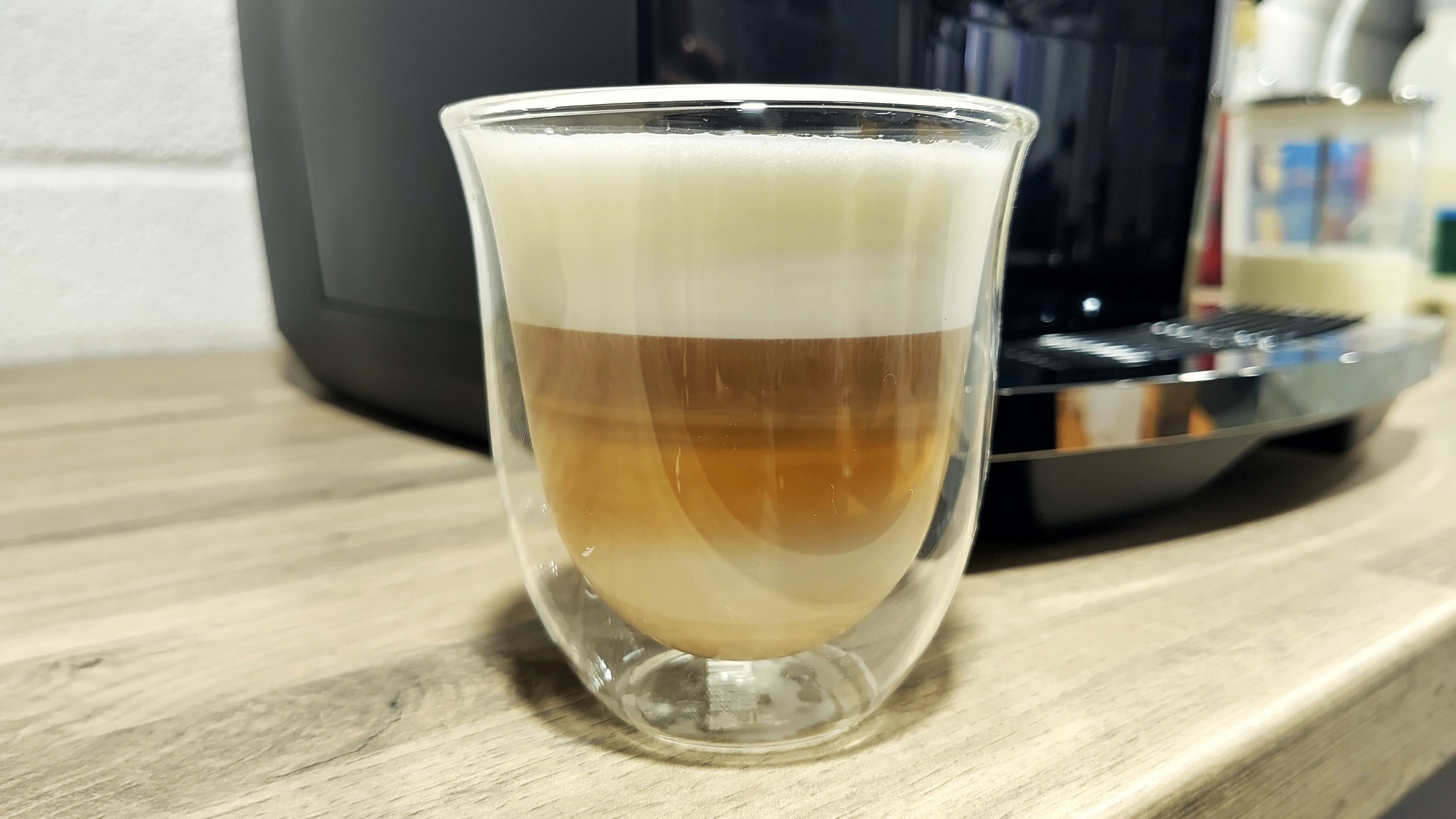 Latte macchiato made using Jura J10 coffee maker