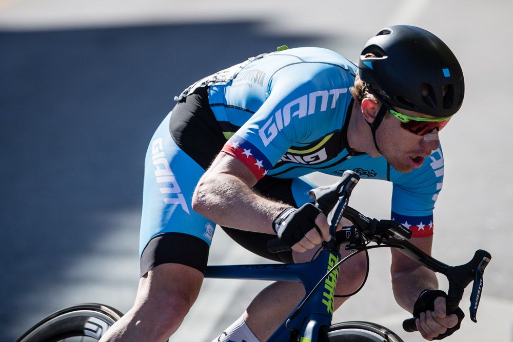 Daniel Holloway (Giant) leans through a turn