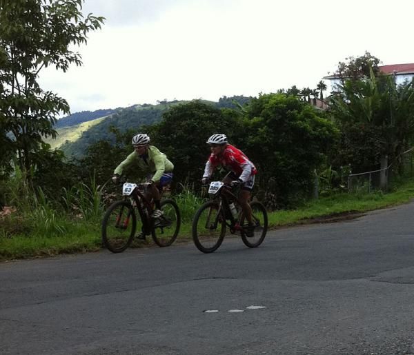 Daniel Garcia Matamoros with women's leader Adriana Rojas (Specialized)