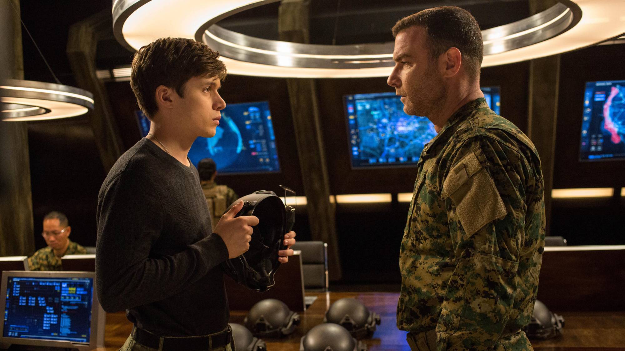 (L-R) Nick Robinson as Ben Thomas Parish and Liev Schreiber as Colonel Alexander Vosch in "The 5th Wave"