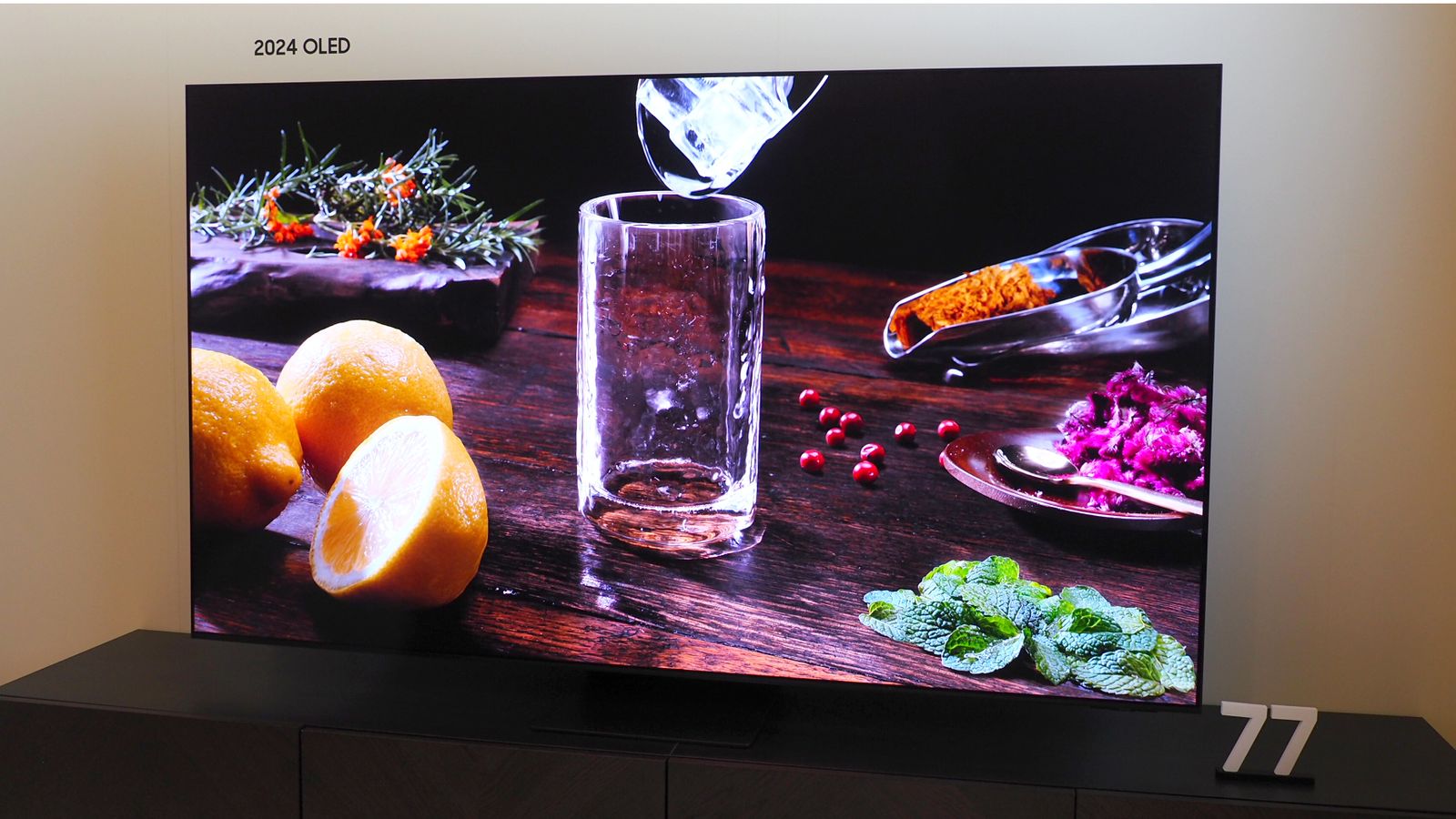 I tried Samsung's best new TV and one feature makes the S95D a game
