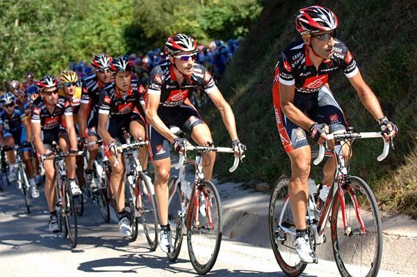 Caisse d'Epargne had all men on deck taking care of the overall leader, Vladimir Efimkin