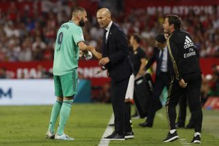 Zidane talks to Benzema after the Frenchman's goal