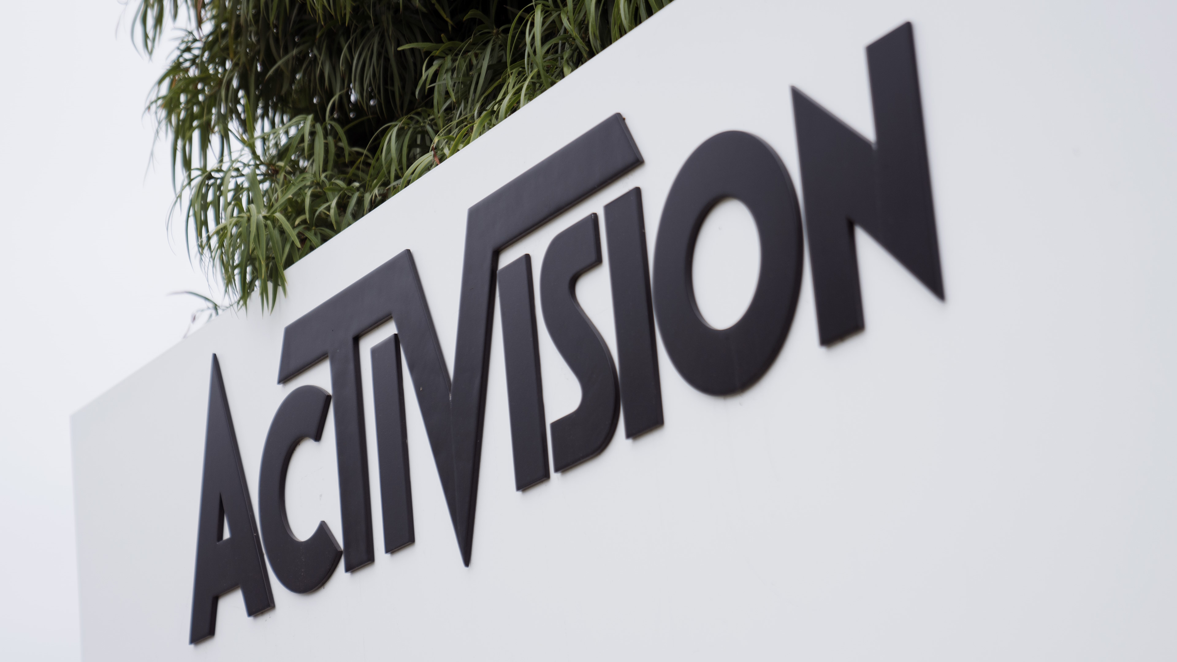  FTC wins a temporary restraining order blocking the Microsoft—Activision deal 