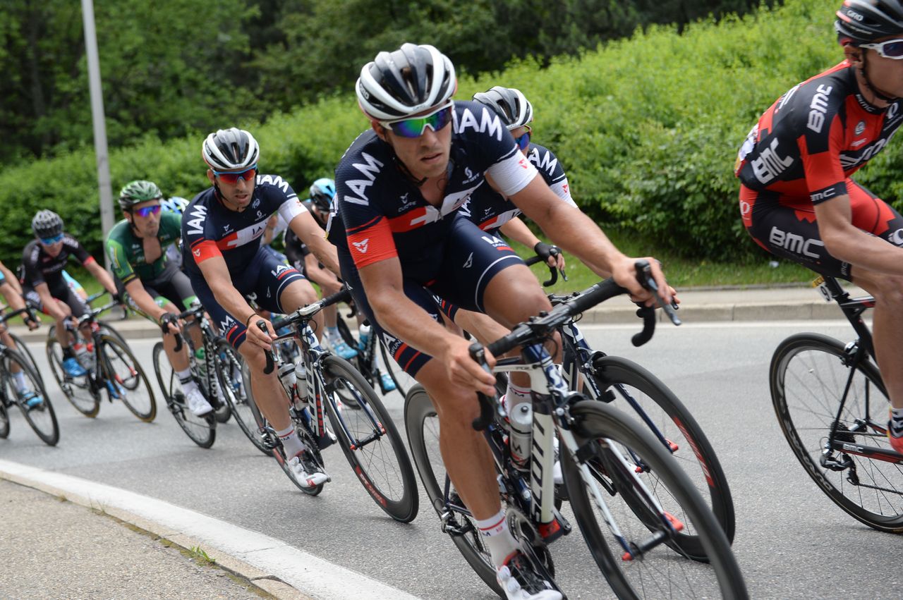 IAM Cycling move to the front of the bunch