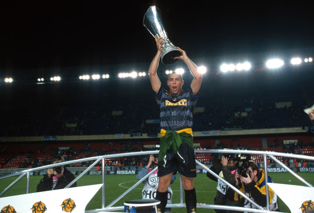 UEFA Cup Final - Lazio v Internazionale - Ronaldo of Inter holds the trophy aloft (photo by Mark Leech/Offside/Getty Images)