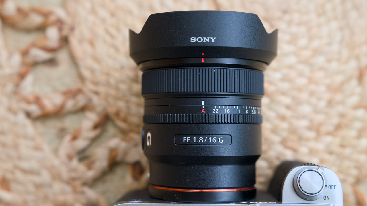 Sony FE 16mm F1.8 G lens indoors