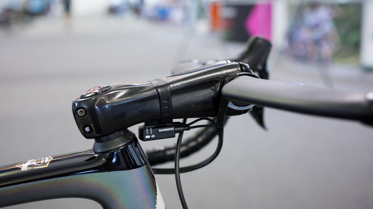 Sagan runs a masked Zipp SL Sprint carbon stem