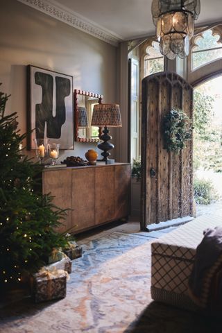 Christmas entryway with Christmas tree, presents and door wreath by OKA