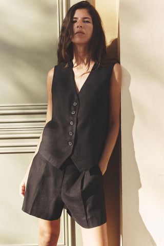 PmGCVrUbKHo7qELr2qgMwQ-320-80 9 قطع Zara الكلاسيكية التي تشكل خزانة ملابس الصيف باهظة الثمن