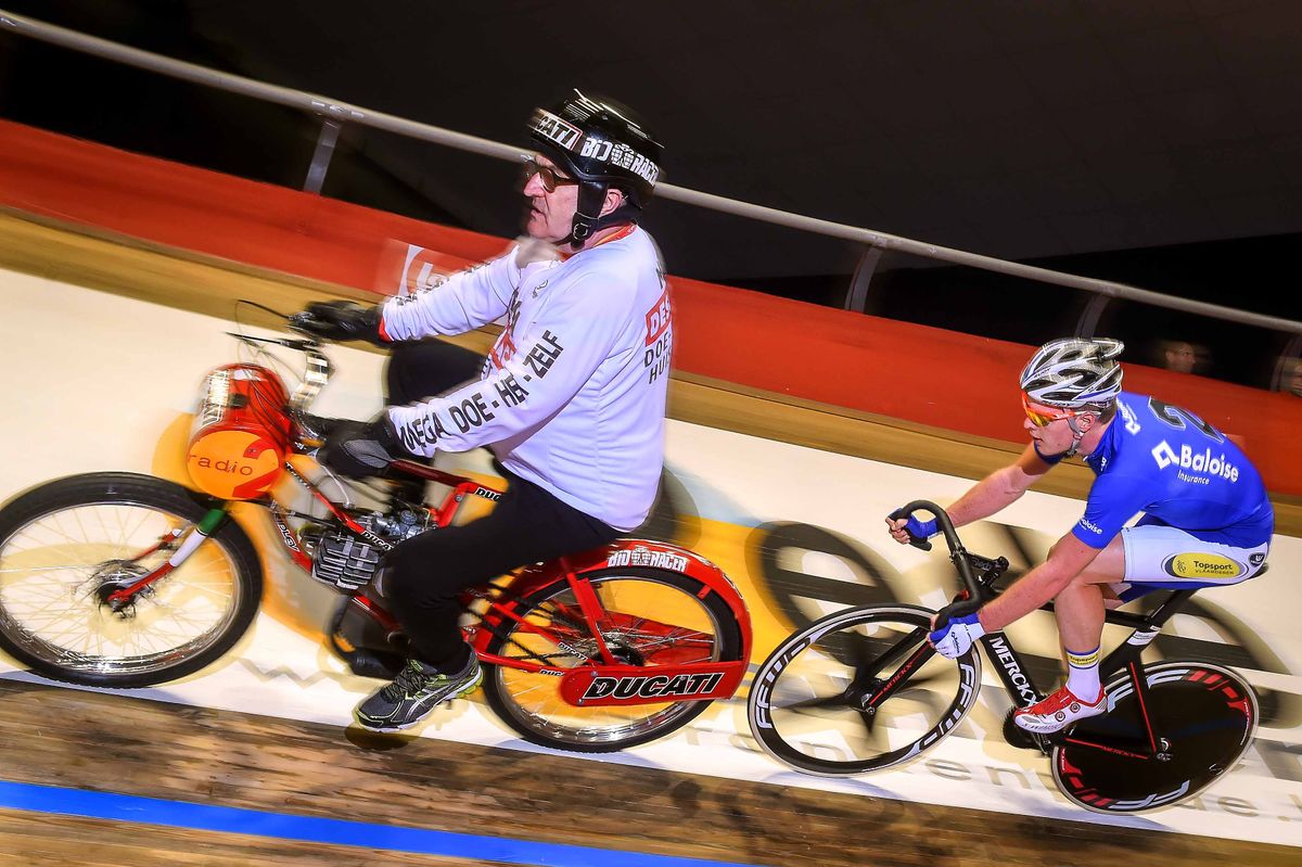 Kenny De Ketele in the derny slipstream