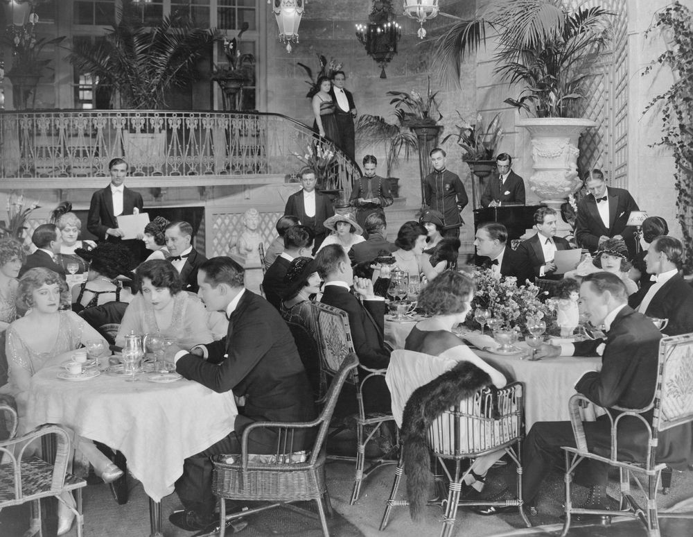 crowded restaurant, restaurant