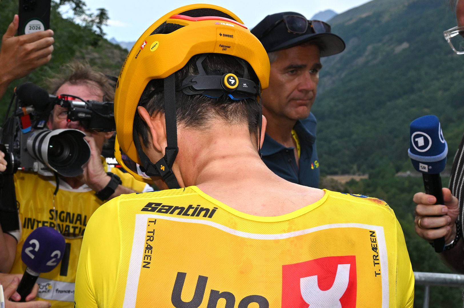 Senzor otřesu v přilbě: co testují profi týmy na Tour a co z toho zbyde pro nás